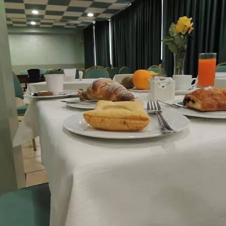 雷高尔夫酒店 酒店 蒙卡列里