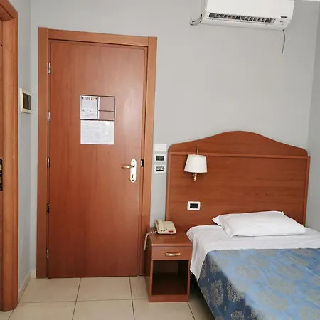 雷高尔夫酒店 3* 蒙卡列里