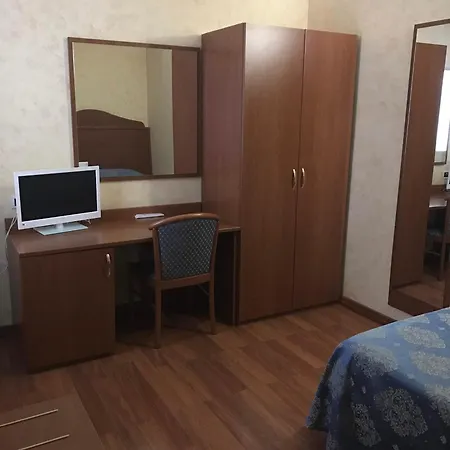 雷高尔夫酒店 3*